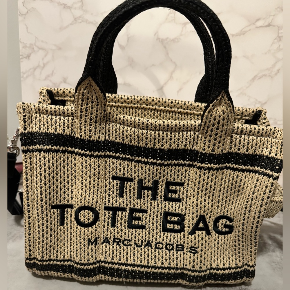 Marc Jacobs
Women's Natural 'the Straw Jacquard Medium Tote' Shopping Bag